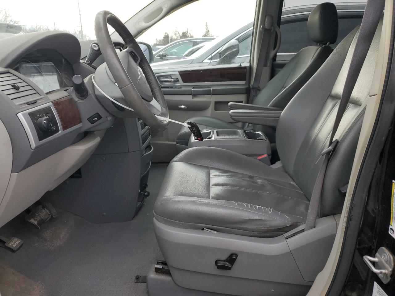 2010 Chrysler Town & Country VIN 2A4RR5DXXAR133397 Copart auction photo, front end damage thumbnail 7