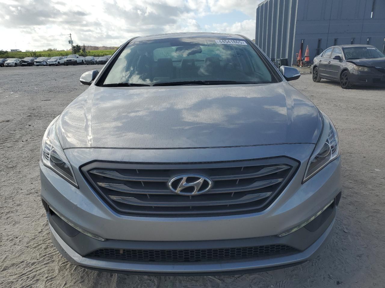 2017 Hyundai Sonata VIN 5NPE34AF8HH450551 Copart auction photo, side / front end damage thumbnail 5