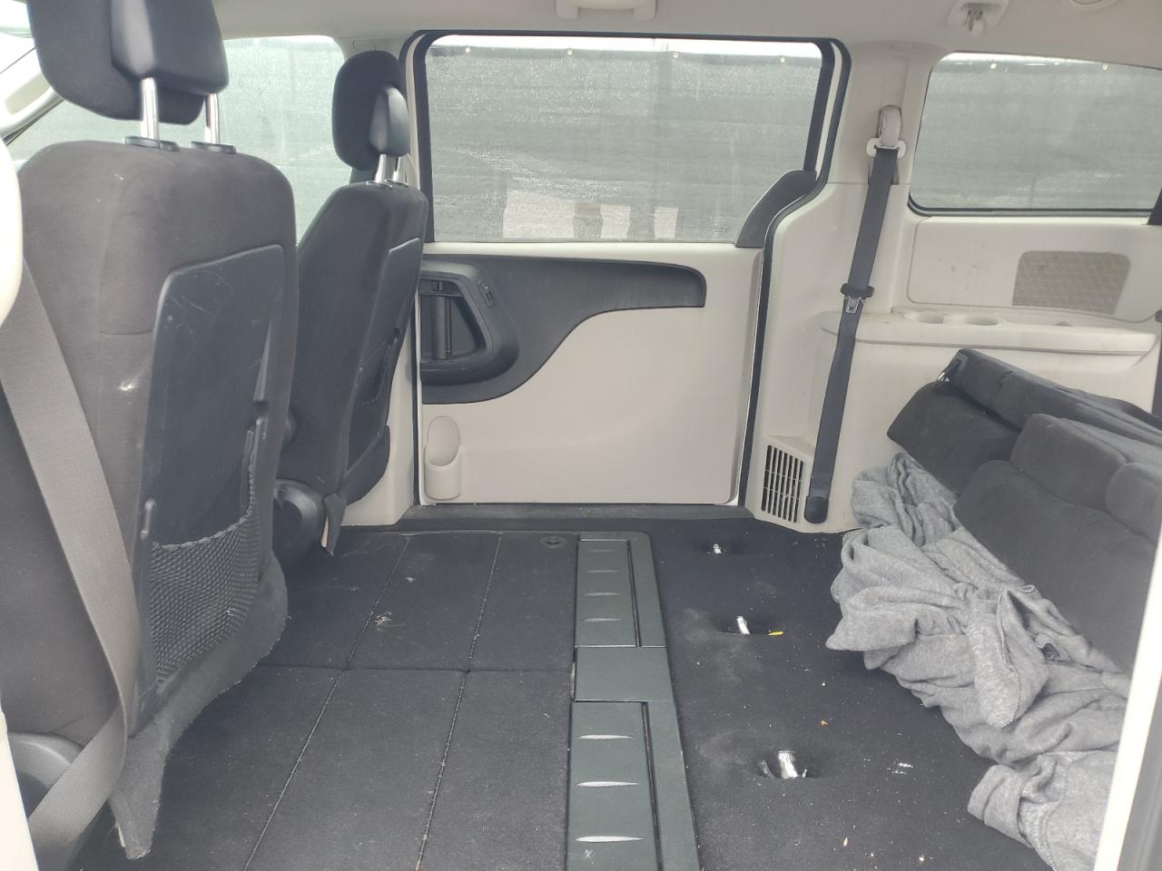 2012 Dodge Caravan VIN 2C4RDGCG4CR146957 Copart auction photo, all over damage thumbnail 11