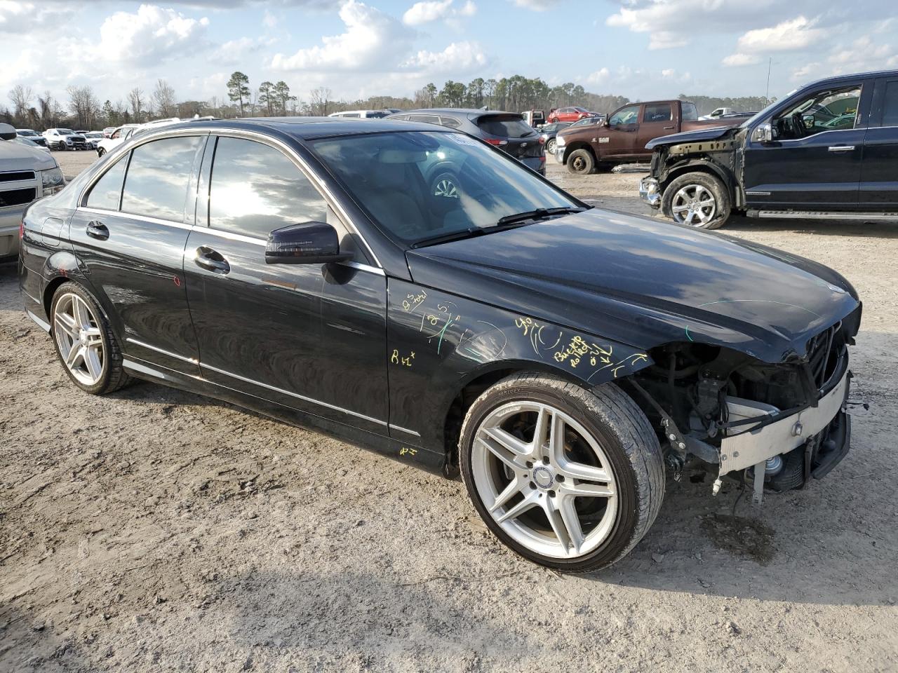 2013 Mercedes-Benz C-klasse VIN WDDGF4HB6DR295316 Copart auction photo, front end / minor dent/scratches damage thumbnail 4