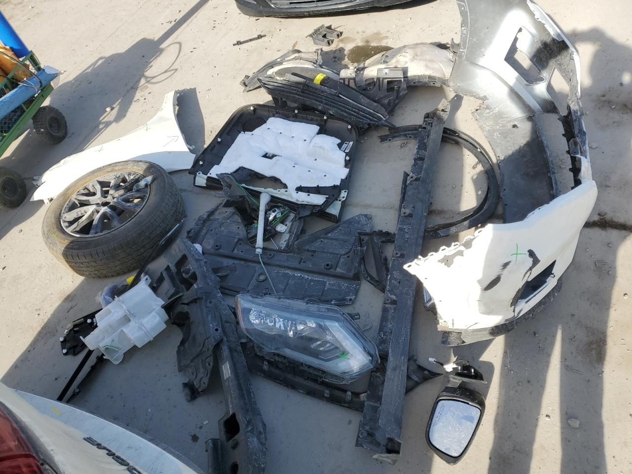 2018 Nissan Rogue VIN 5N1AT2MV3JC832148 Copart auction photo, front end / side damage thumbnail 13