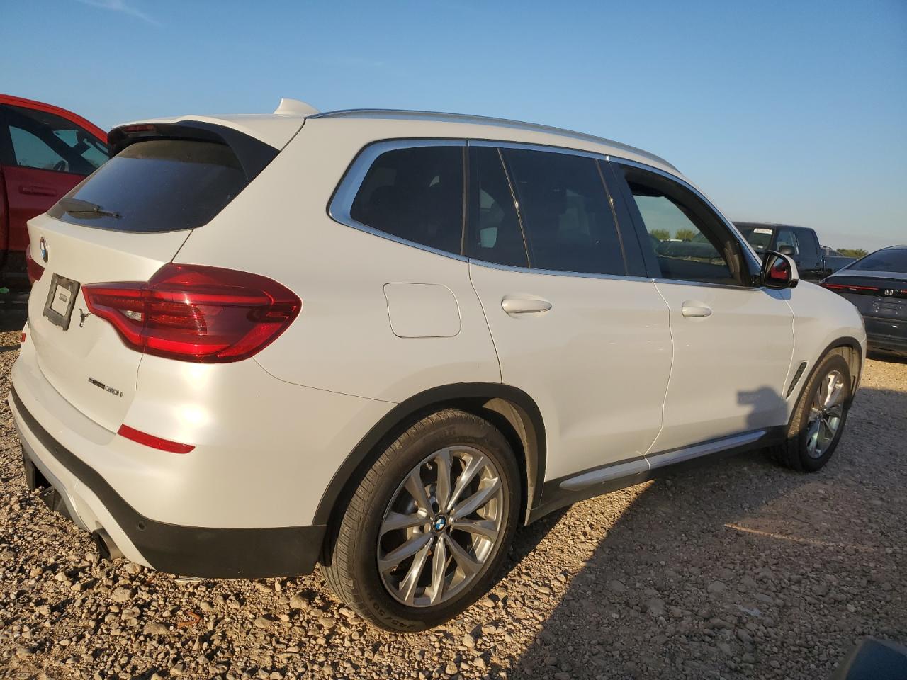 2019 BMW X3 VIN 5UXTR7C50KLR46862 Copart auction photo, minor dent/scratches damage thumbnail 3