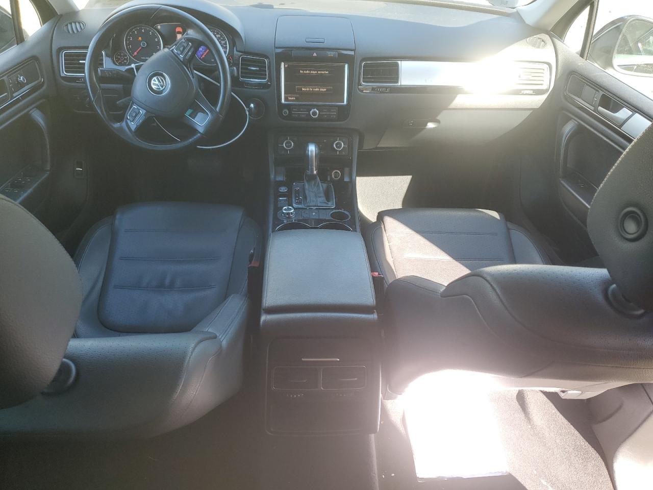 2014 Volkswagen Touareg VIN WVGEF9BP6ED014712 Copart auction photo, front end damage thumbnail 8