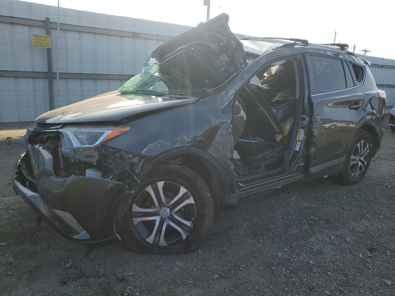 2017 Toyota RAV 4 VIN JTMZFREV0HJ138738