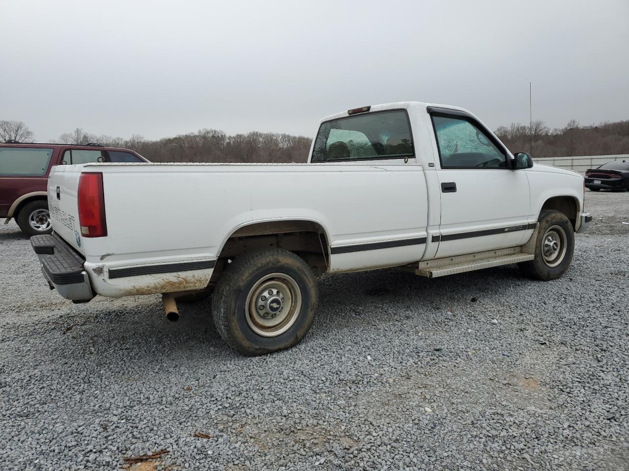 1997 Chevrolet GMT-400 VIN 1GCGC24R1VZ216131 Copart auction photo, front end / top/roof damage thumbnail 3