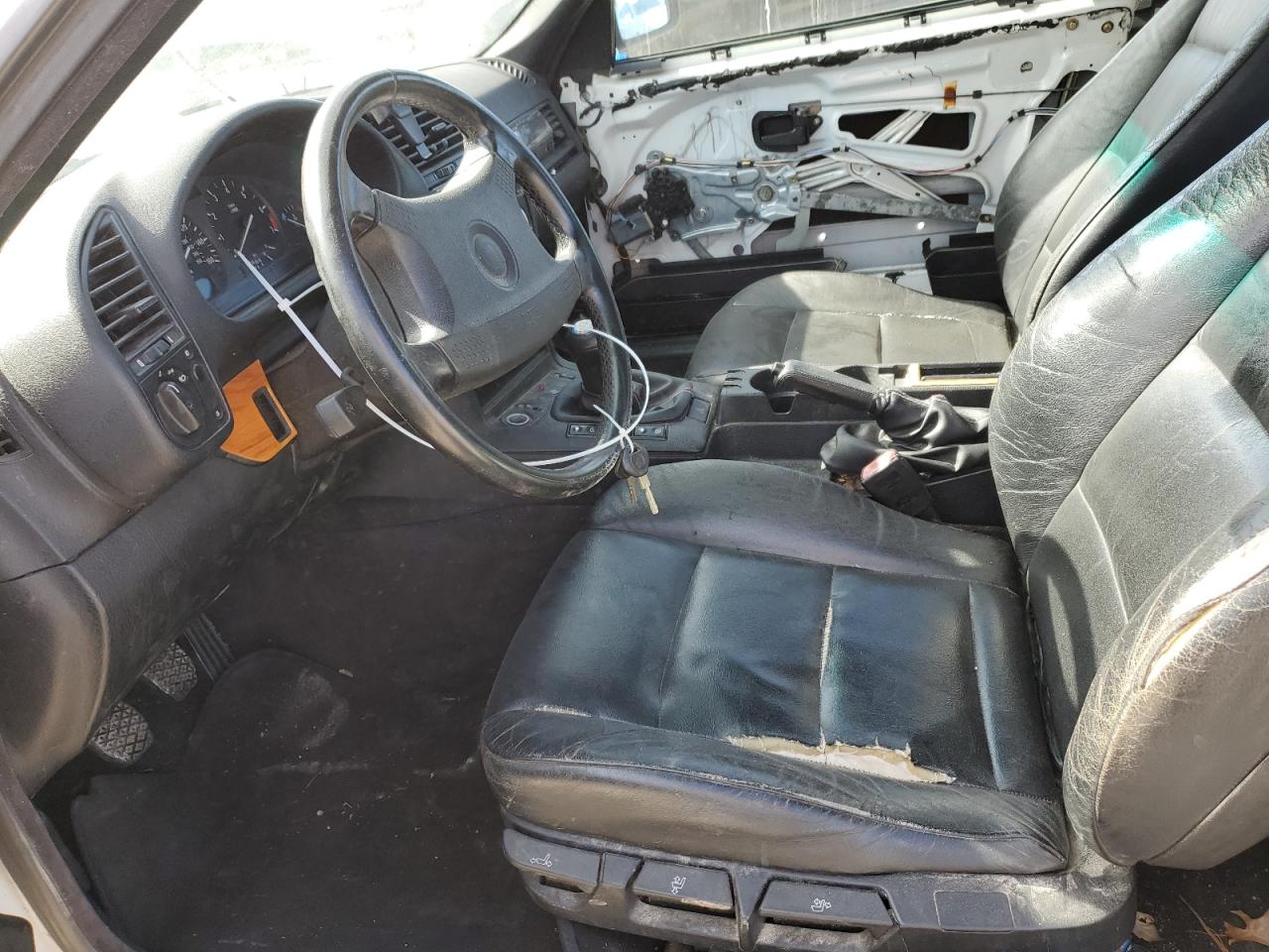 1995 BMW 3er VIN WBABK5321SEC84287 Copart auction photo, front end / minor dent/scratches damage thumbnail 7