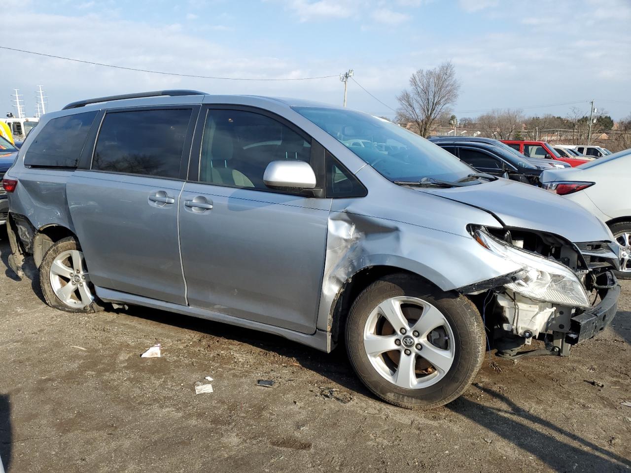 2018 Toyota Sienna VIN 5TDKZ3DCXJS938526 Copart auction photo, all over / undercarriage damage thumbnail 4