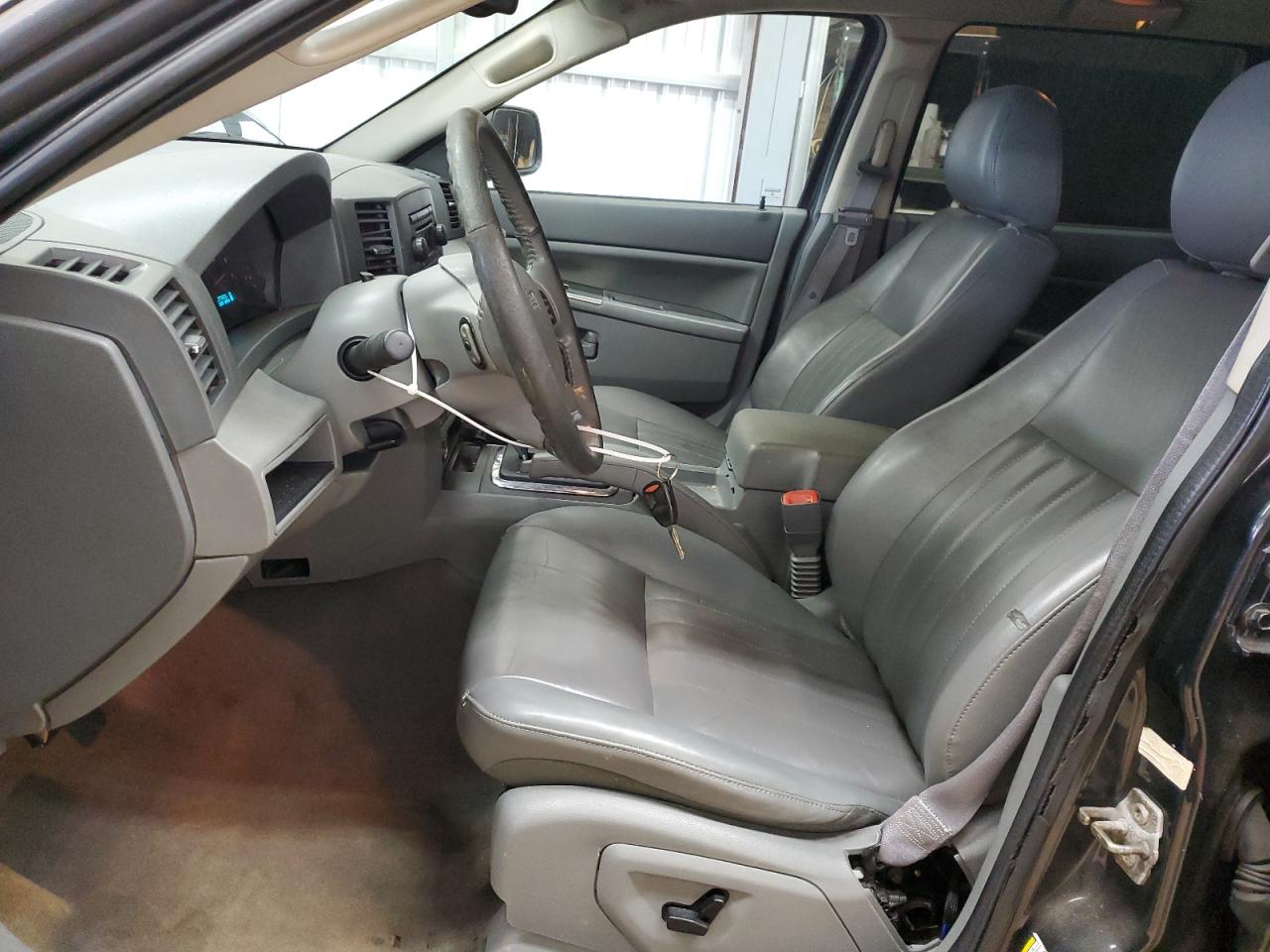 2005 Jeep Grand Cherokee VIN 1J4HR48N75C597602 Copart auction photo, rear end / front end damage thumbnail 7