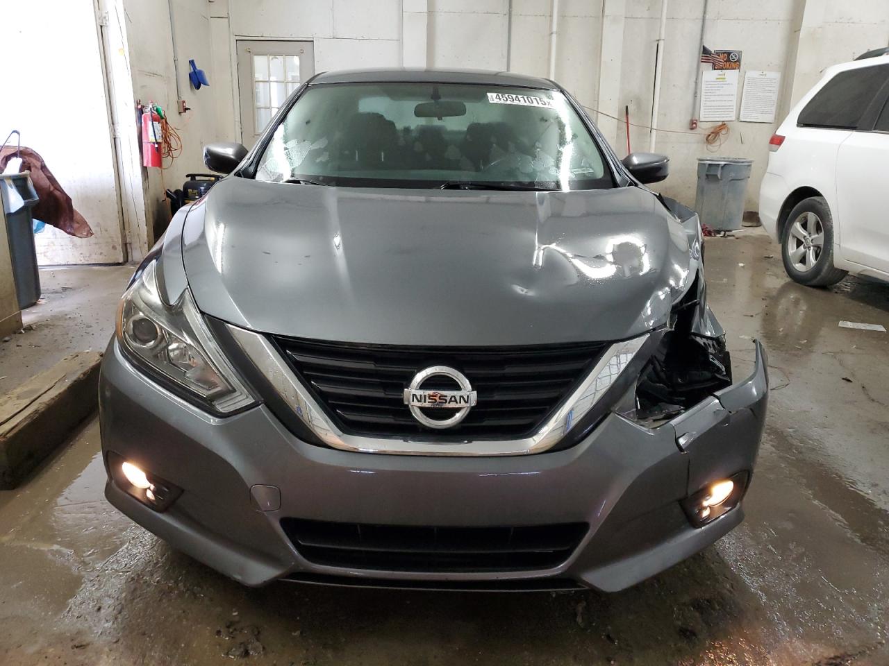 2018 Nissan Altima VIN 1N4AL3AP0JC230488 Copart auction photo, front end / minor dent/scratches damage thumbnail 5