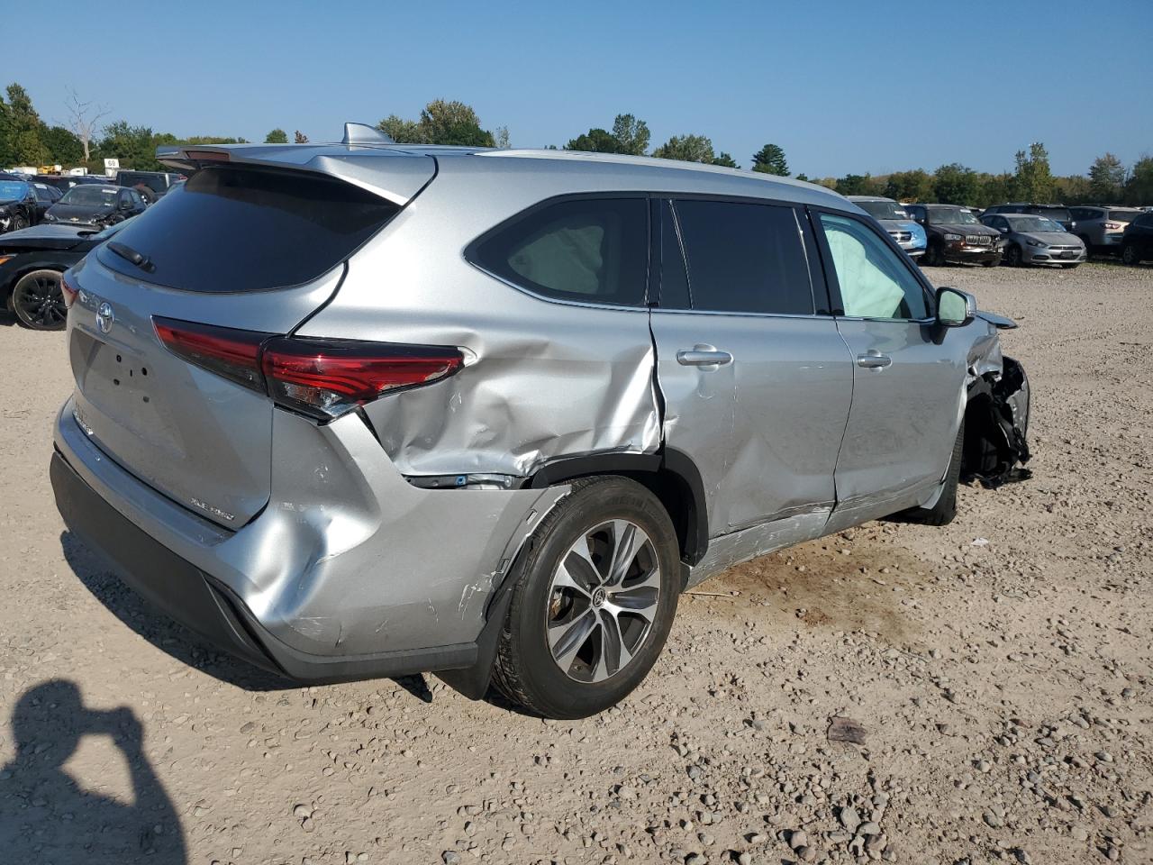 2022 Toyota Highlander VIN 5TDGZRBH3NS566864 Copart auction photo, all over damage thumbnail 3