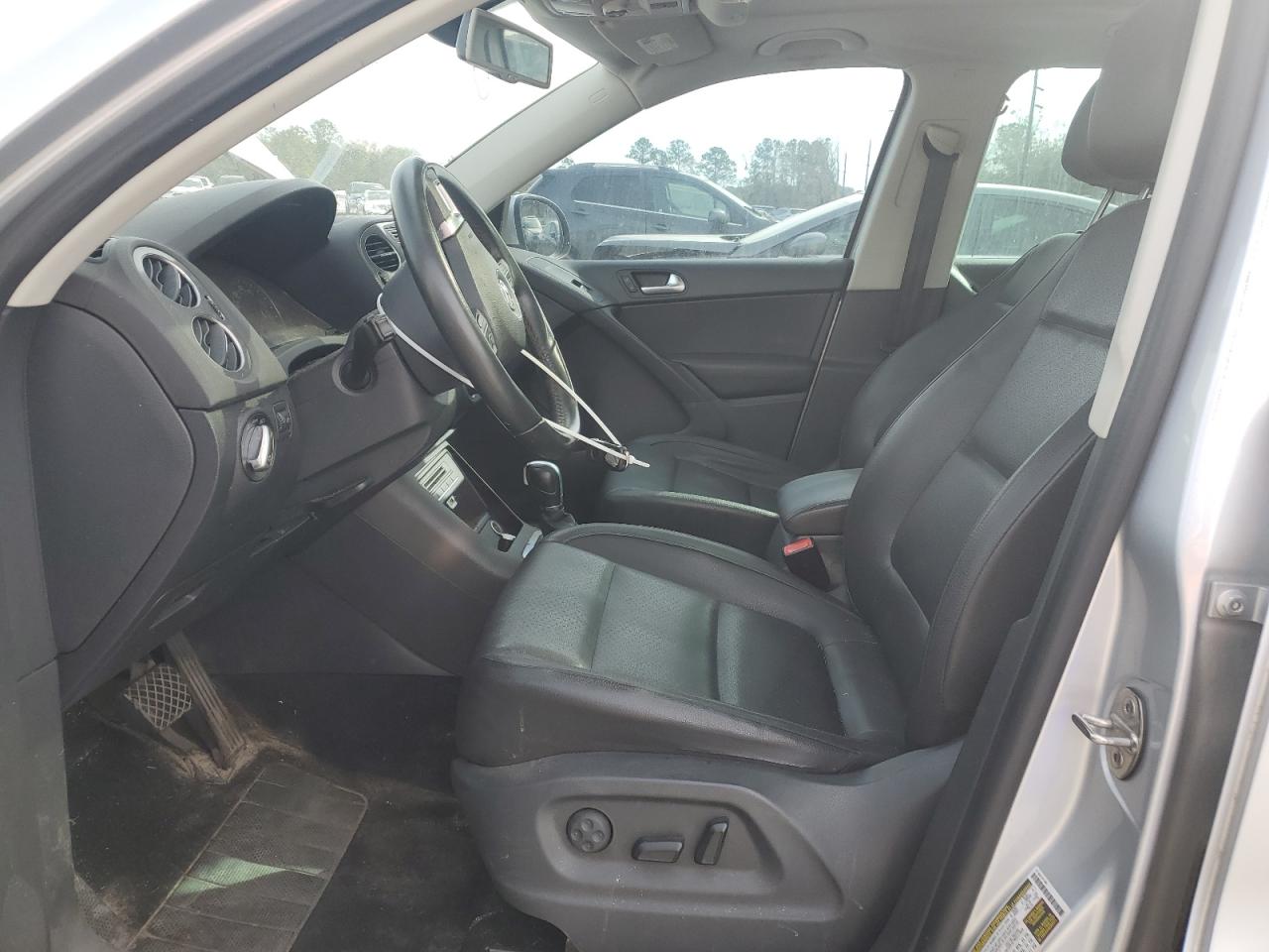 2016 Volkswagen Tiguan VIN WVGAV7AX0GW503587 Copart auction photo, minor dent/scratches damage thumbnail 7