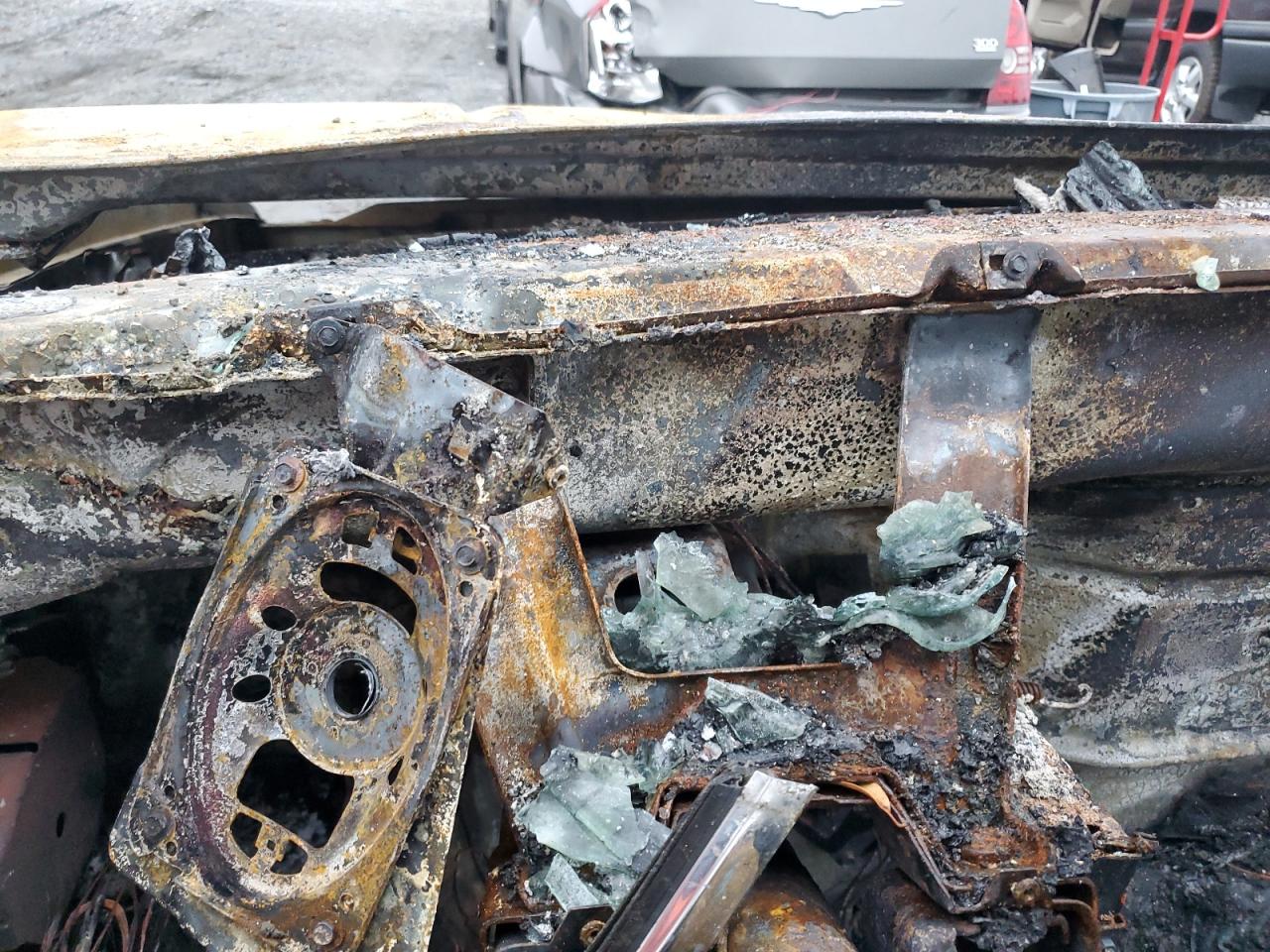 1991 Chevrolet GMT-400 VIN 2GCFC29K3M1100525 Copart auction photo, burn damage thumbnail 9