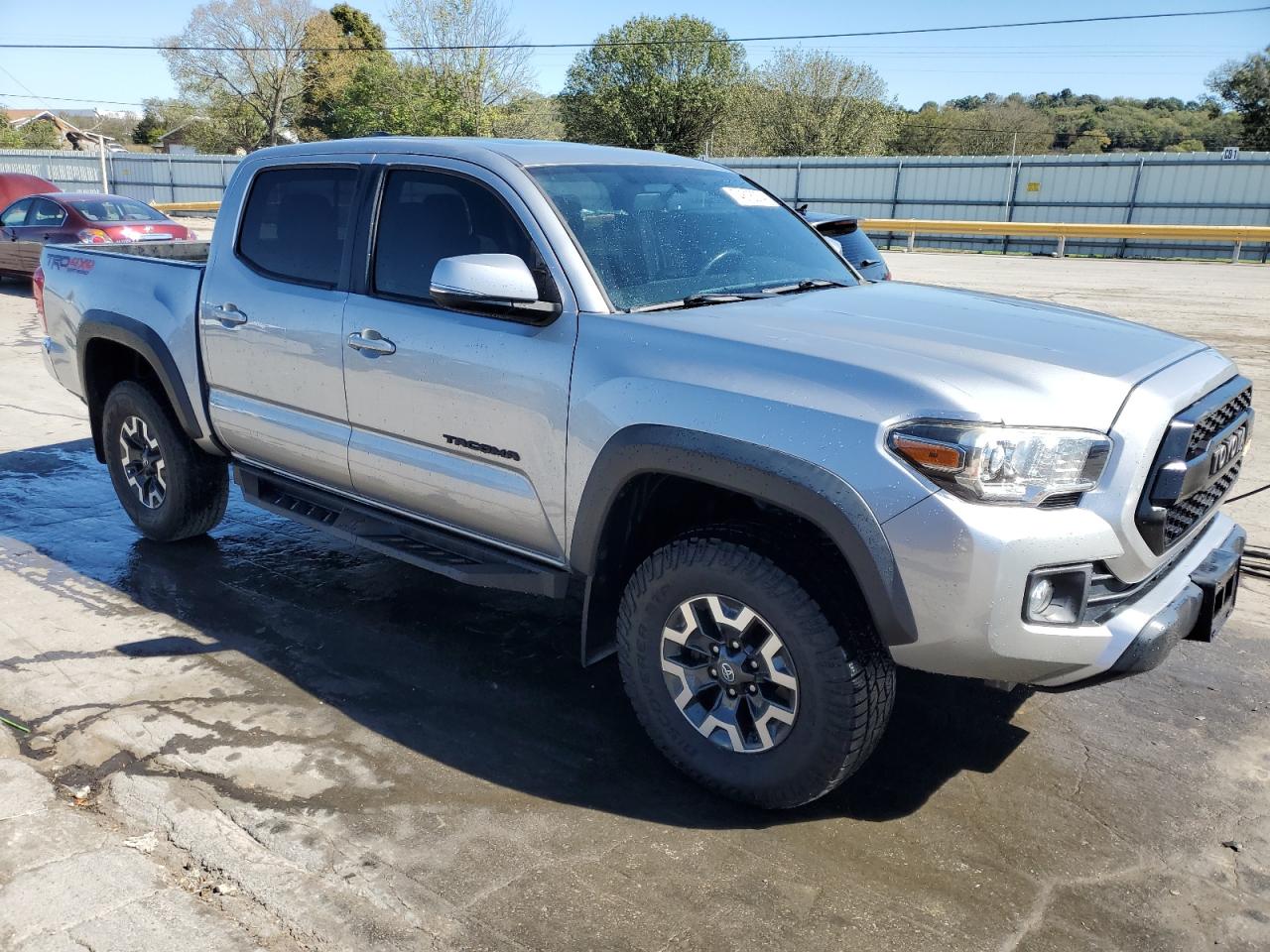 2017 Toyota Tacoma VIN 5TFCZ5AN2HX079667 Copart auction photo, normal wear damage thumbnail 4