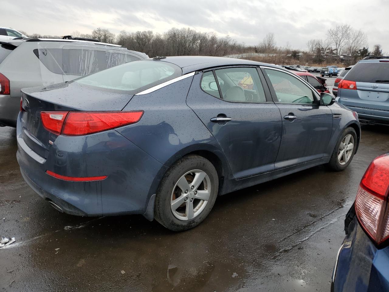 2015 KIA Optima VIN 5XXGM4A72FG444753 Copart auction photo, vandalism / front end damage thumbnail 3