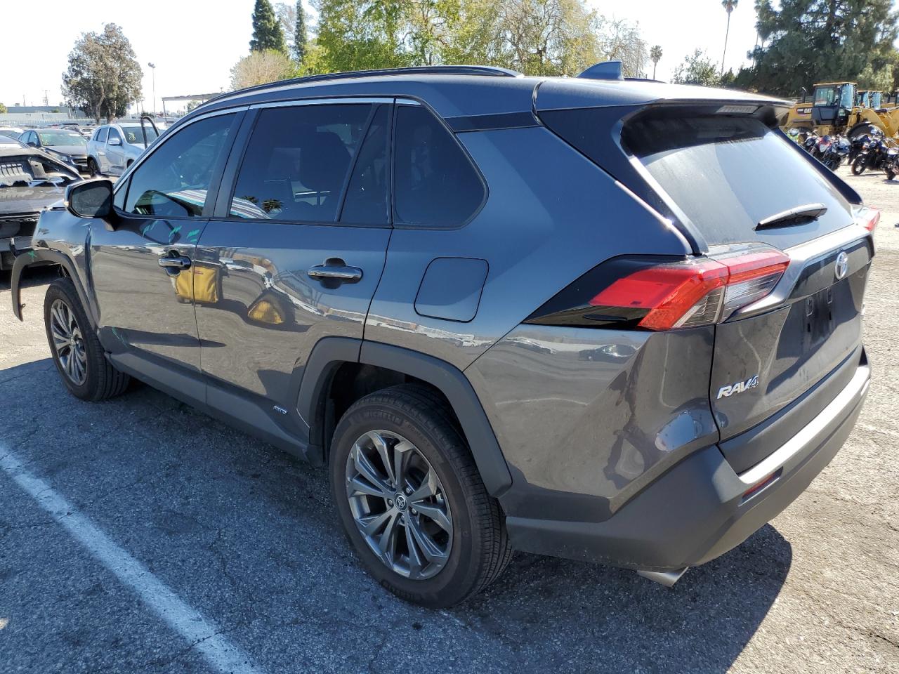 2022 Toyota RAV 4 VIN 2T3B6RFV5NW035201 Copart auction photo, front end / minor dent/scratches damage thumbnail 2