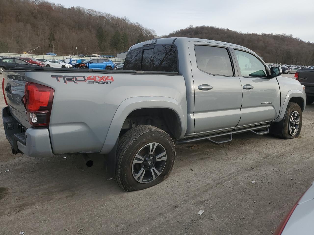 2019 Toyota Tacoma VIN 3TMCZ5AN0KM255984 Copart auction photo, front end / side damage thumbnail 3
