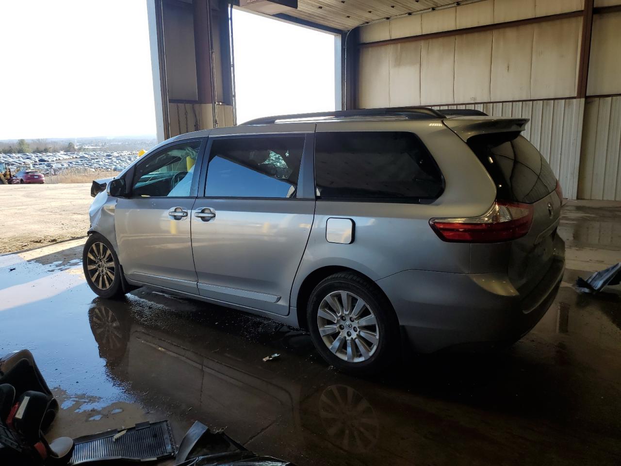 2015 Toyota Sienna VIN 5TDJK3DC9FS127999 Copart auction photo, front end damage thumbnail 2