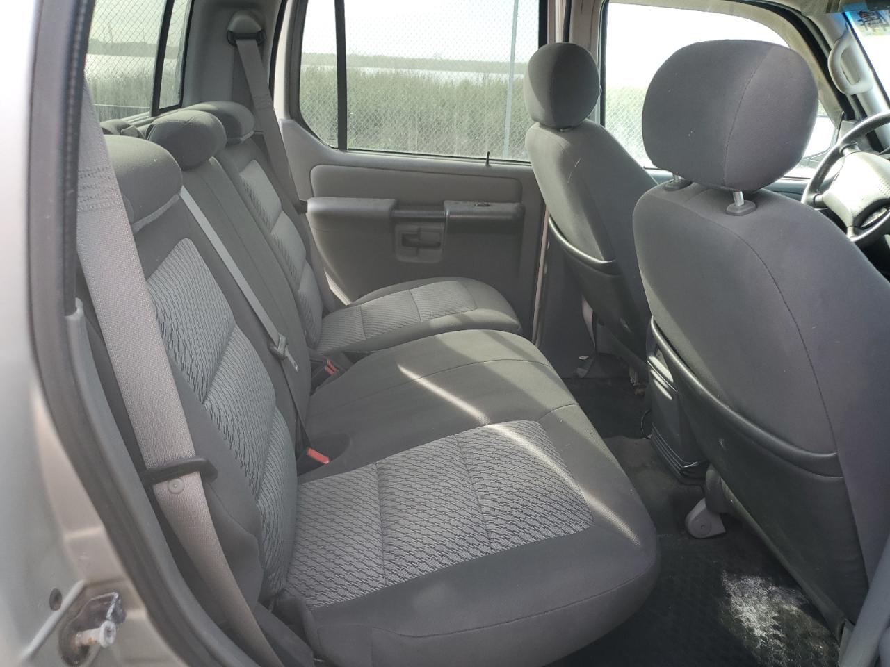2005 Ford Explorer VIN 1FMZU67K75UA88269 Copart auction photo, water/flood / minor dent/scratches damage thumbnail 10
