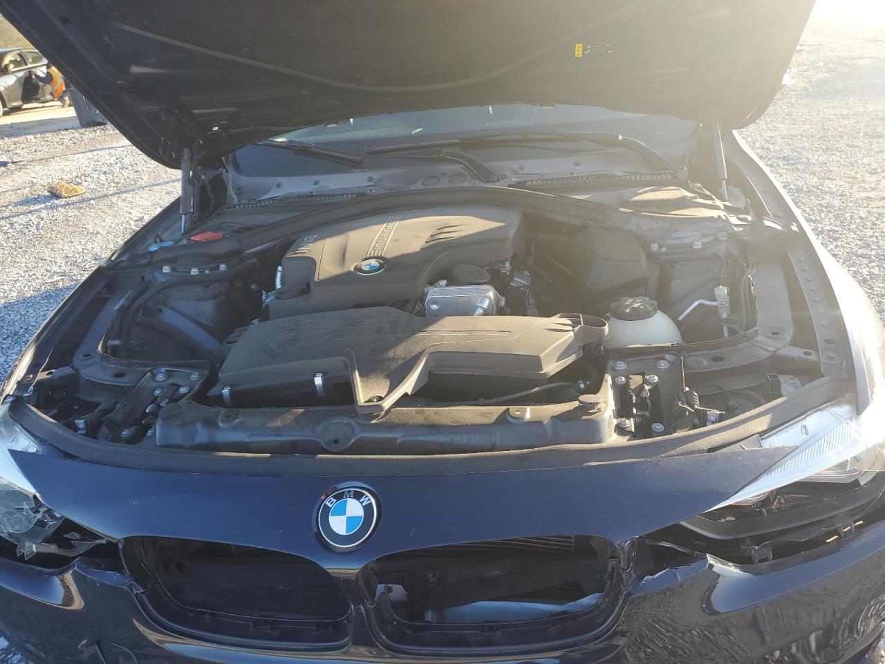 2017 BMW 3er VIN WBA8E1G59HNU14191 Copart auction photo, front end / minor dent/scratches damage thumbnail 11