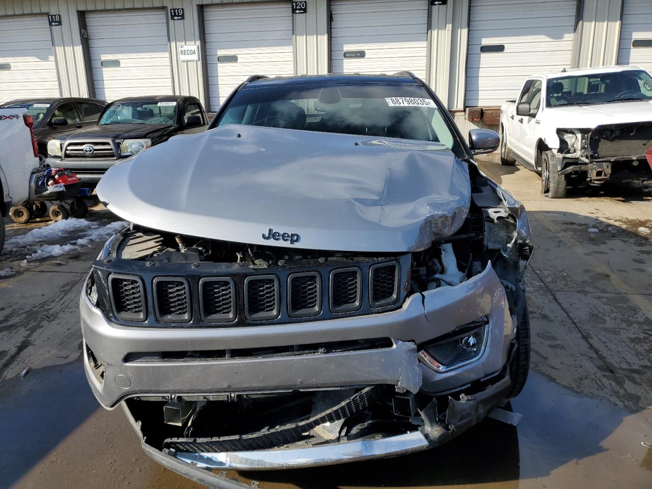2018 Jeep Compass VIN 3C4NJDCB0JT135524 Copart auction photo, front end damage thumbnail 5