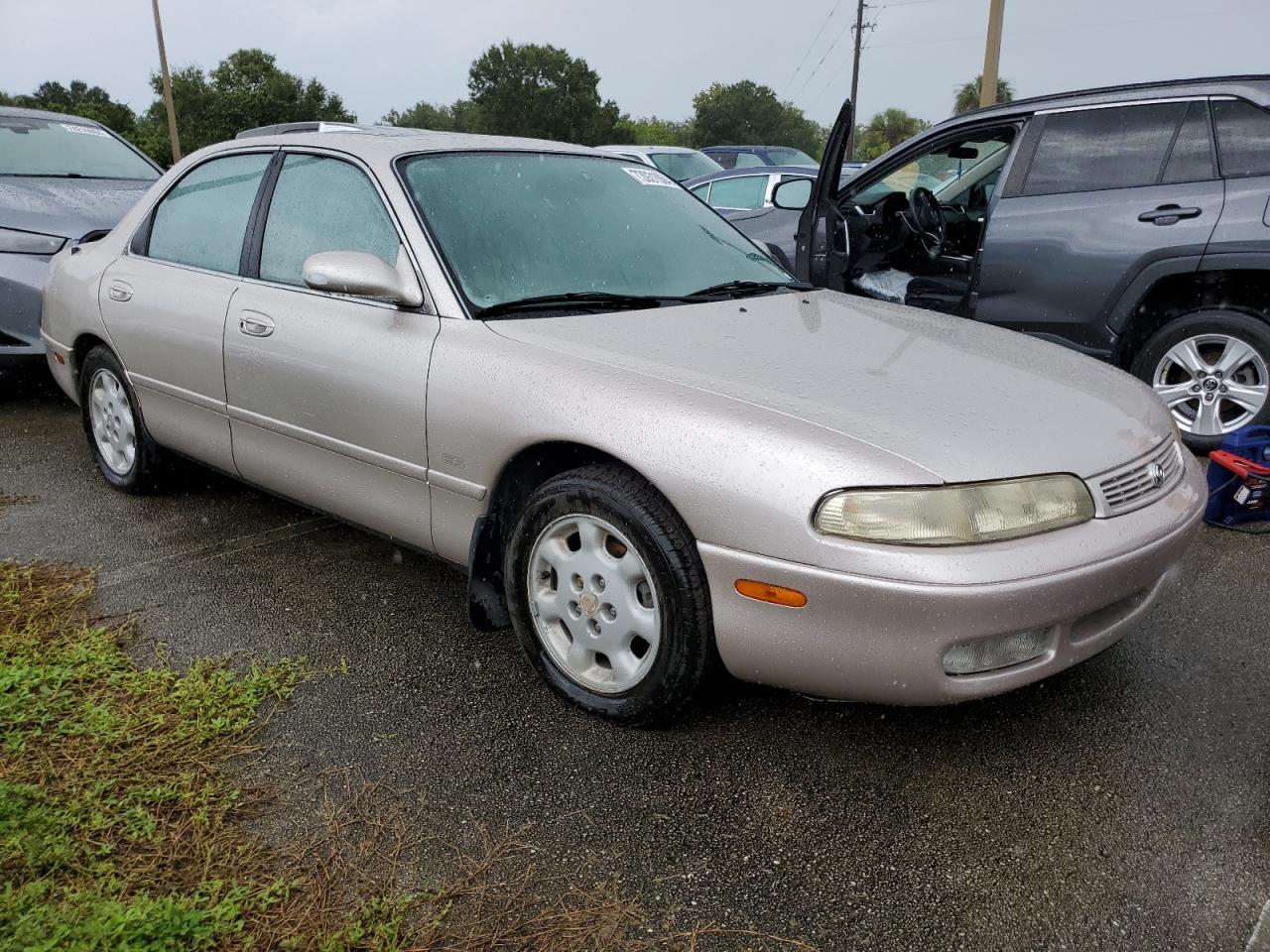 1993 Mazda 626 VIN 1YVGE22B9P5208685 Copart auction photo, water/flood damage thumbnail 4