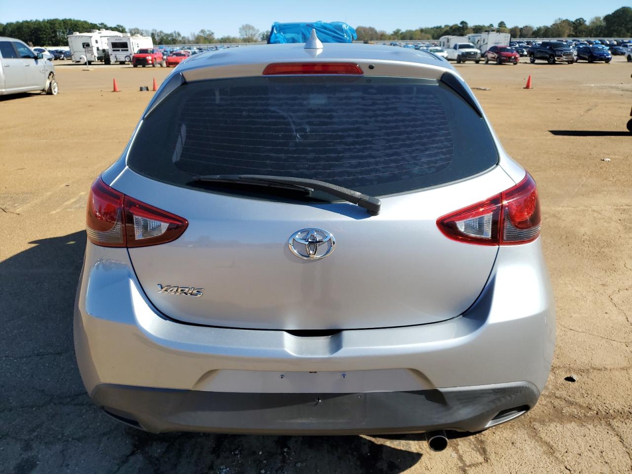 2020 Toyota Yaris VIN 3MYDLBJV2LY705733 Copart auction photo, front end / side damage thumbnail 6
