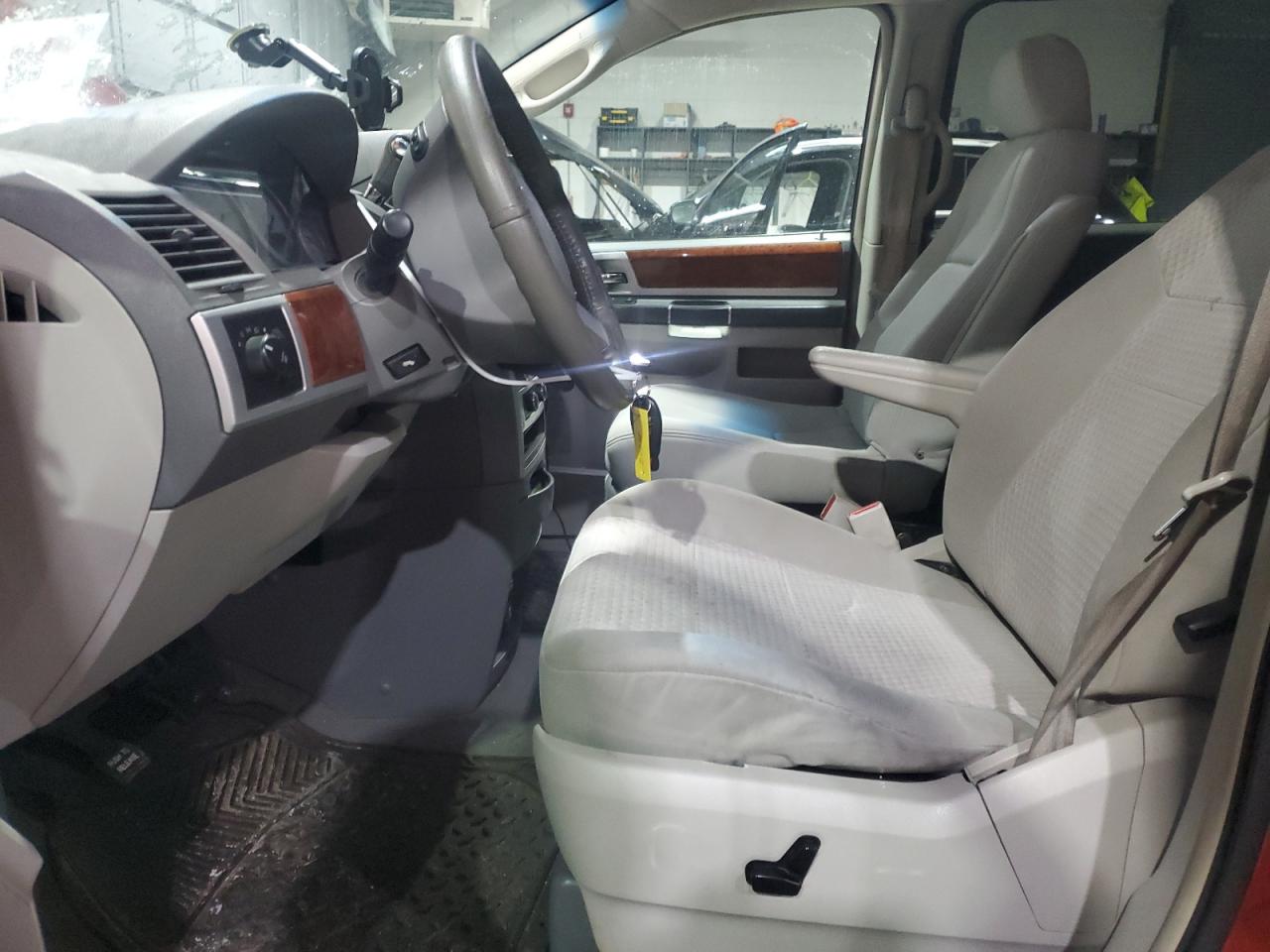 2009 Chrysler Town & Country VIN 2A8HR54109R540601 Copart auction photo, front end / minor dent/scratches damage thumbnail 7