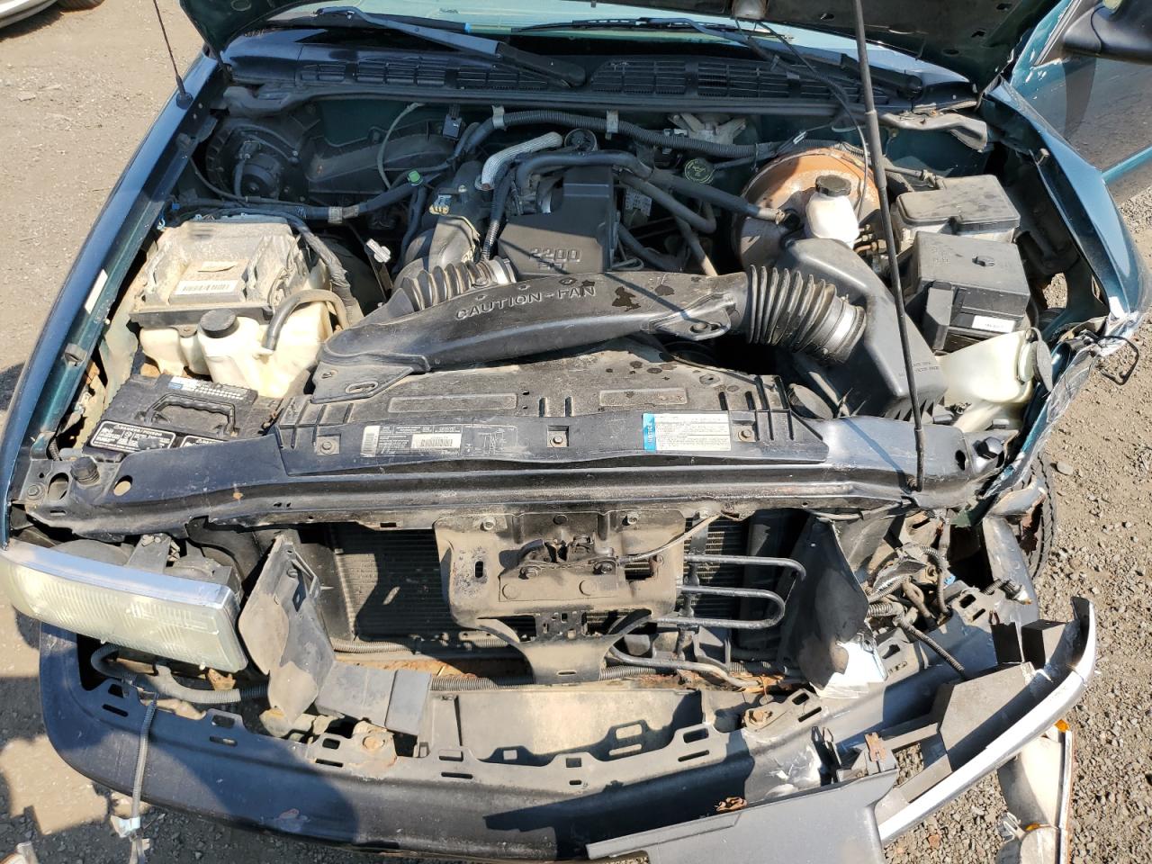 1998 Chevrolet S-10 Pickup VIN 1GCCS144XWK167439 Copart auction photo, front end / minor dent/scratches damage thumbnail 12