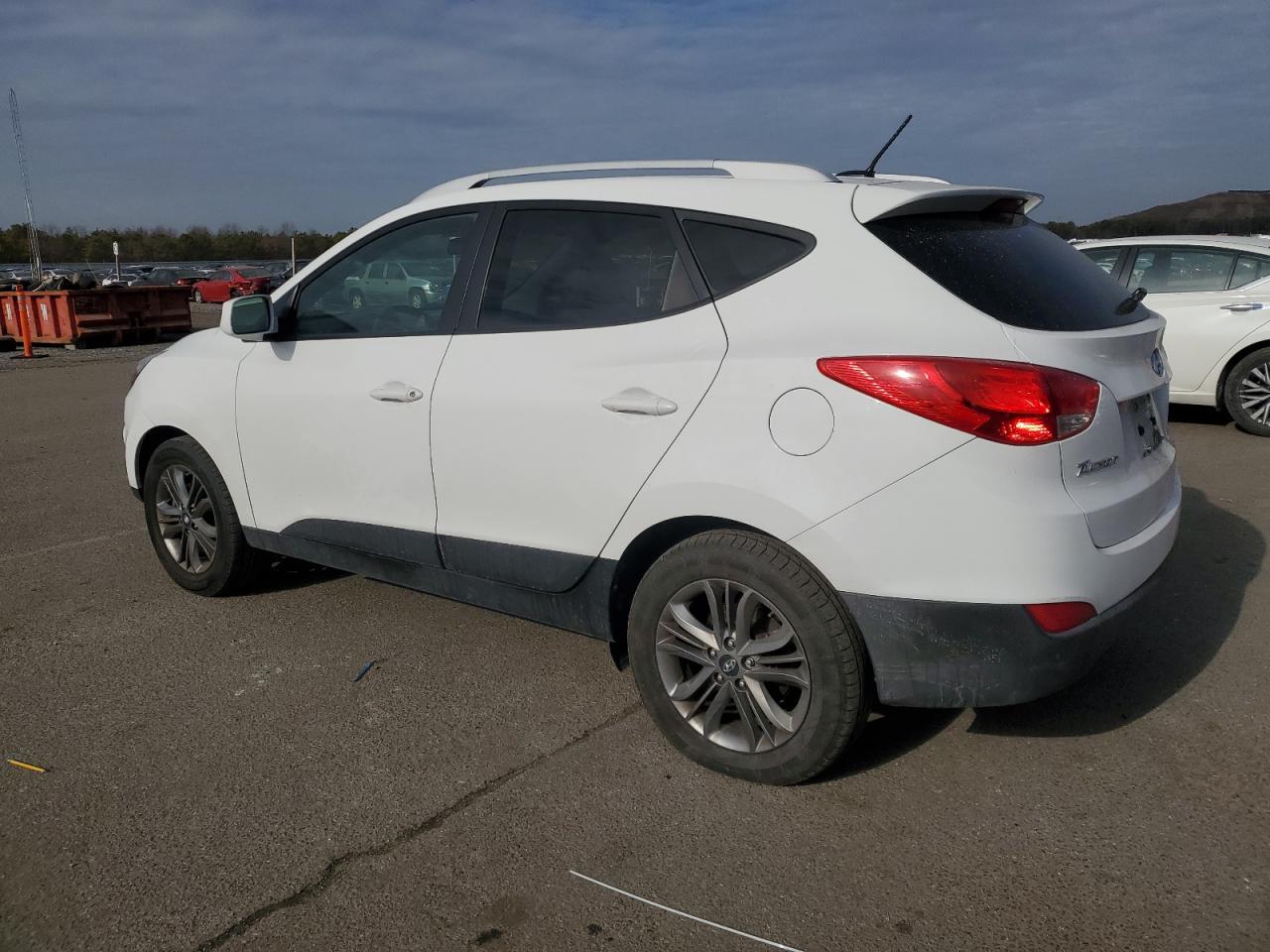 2015 Hyundai Tucson VIN KM8JUCAG7FU061168 Copart auction photo, undercarriage / minor dent/scratches damage thumbnail 2