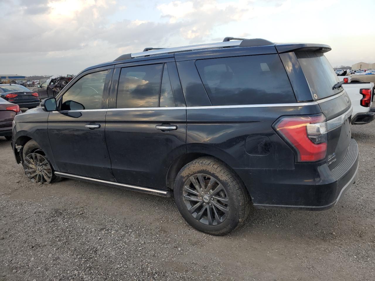 2021 Ford Expedition VIN 1FMJU1KT5MEA74282 Copart auction photo, front end / side damage thumbnail 2