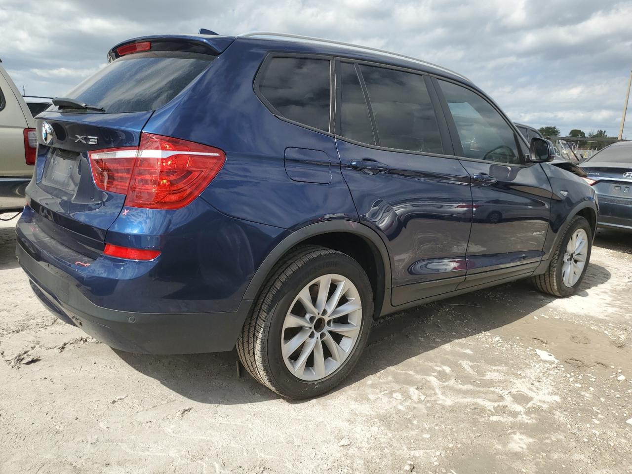 2017 BMW X3 VIN 5UXWZ7C3XH0V94086 Copart auction photo, front end / minor dent/scratches damage thumbnail 3