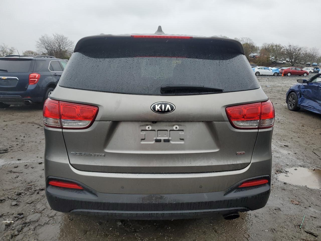 2018 KIA Sorento VIN 5XYPGDA32JG348842 Copart auction photo, vandalism damage thumbnail 6