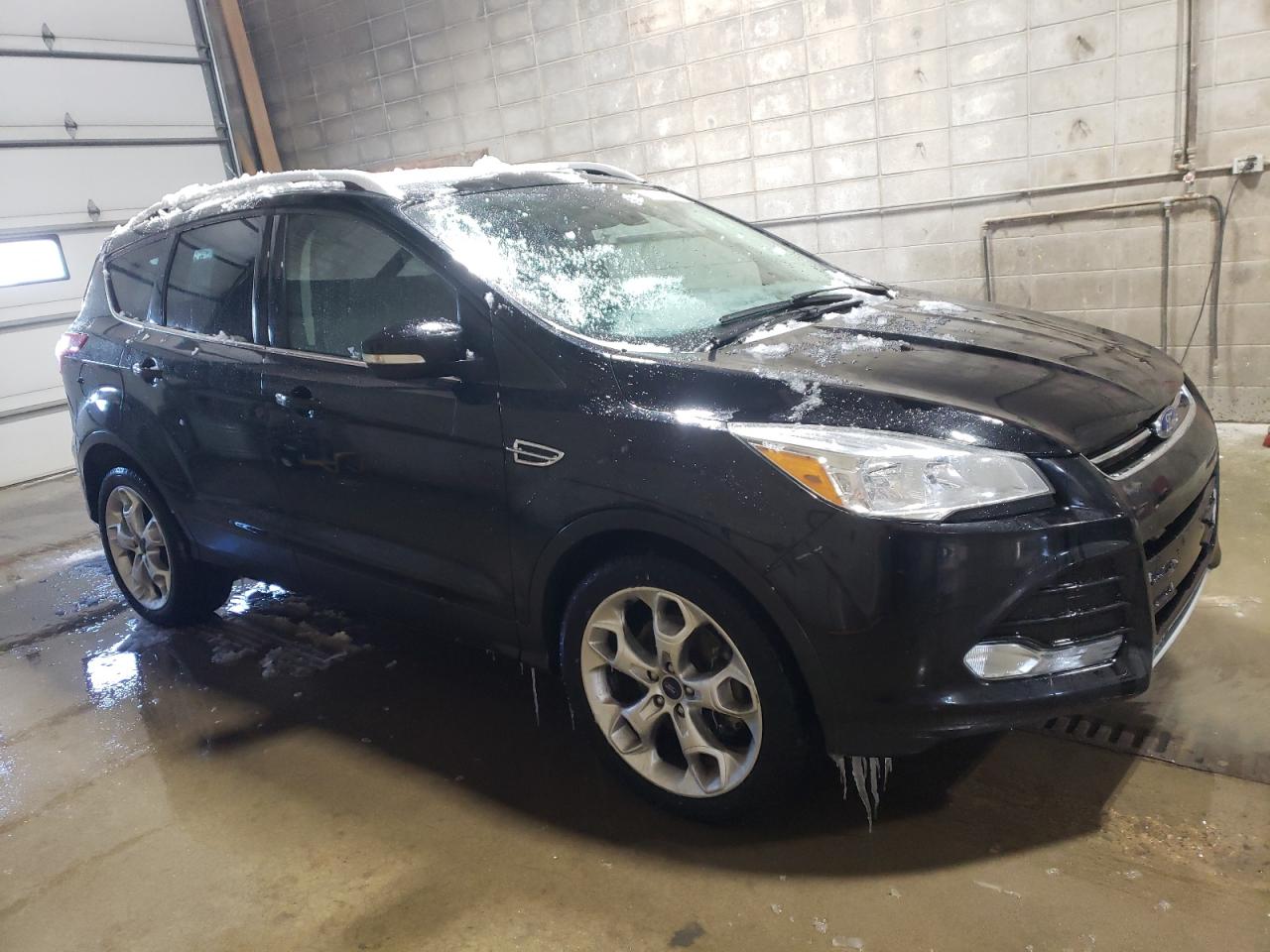 2016 Ford Escape VIN 1FMCU9J98GUB99090 Copart auction photo, minor dent/scratches damage thumbnail 4