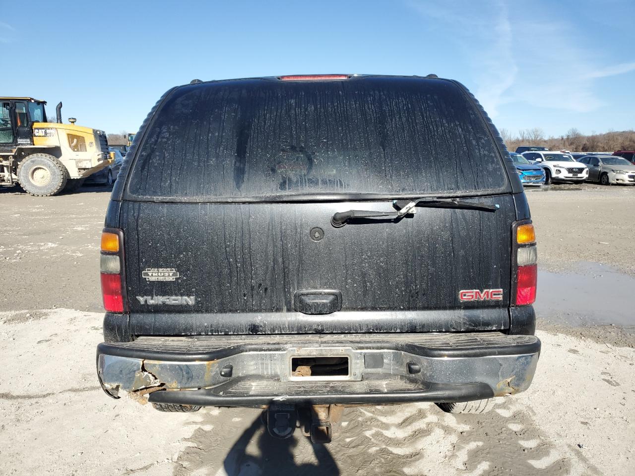 2004 GMC Yukon VIN 1GKEK13V94R242790 Copart auction photo, frame damage / all over damage thumbnail 6