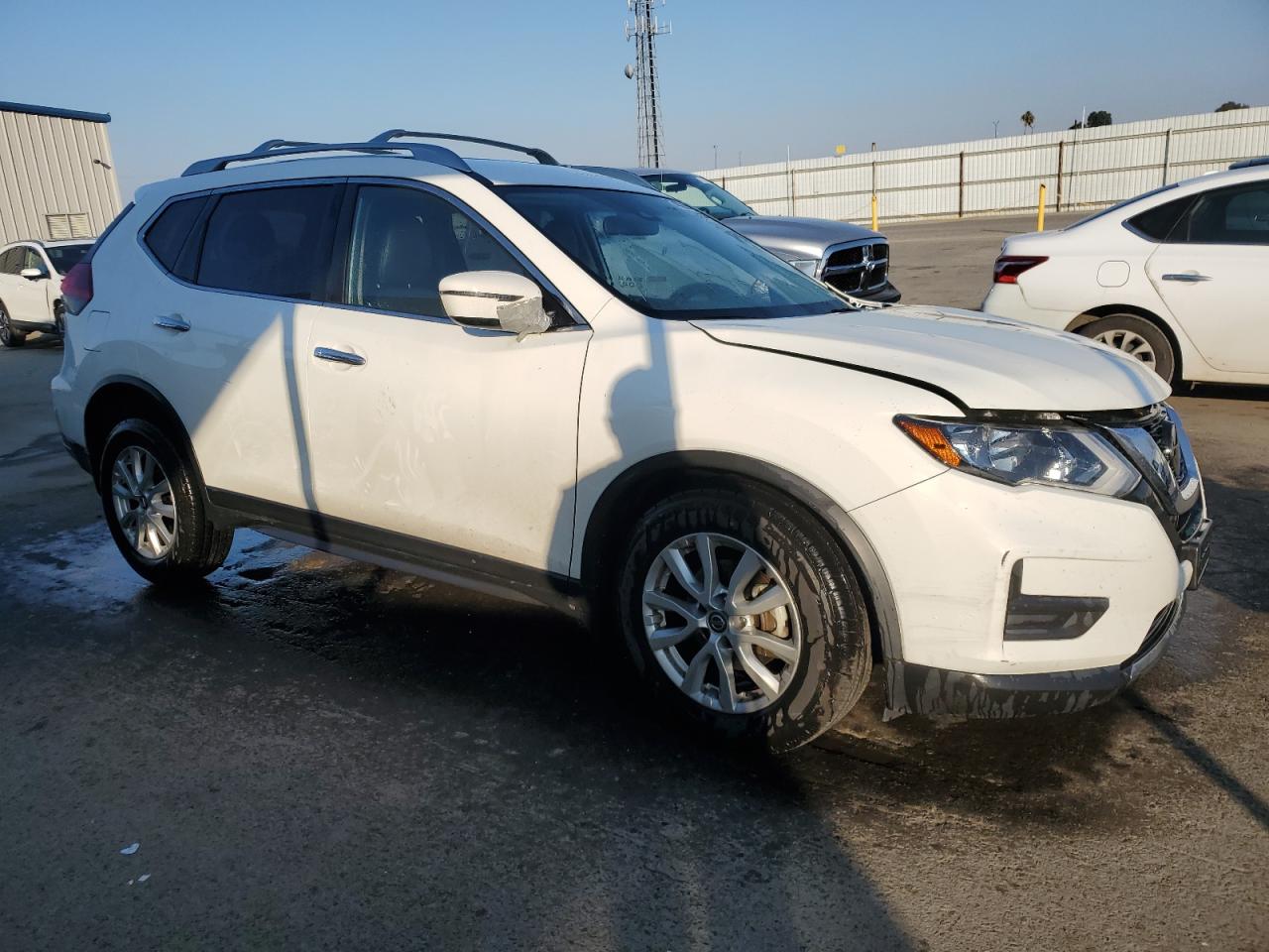 2020 Nissan Rogue VIN JN8AT2MT5LW000478 Copart auction photo, front end / side damage thumbnail 4