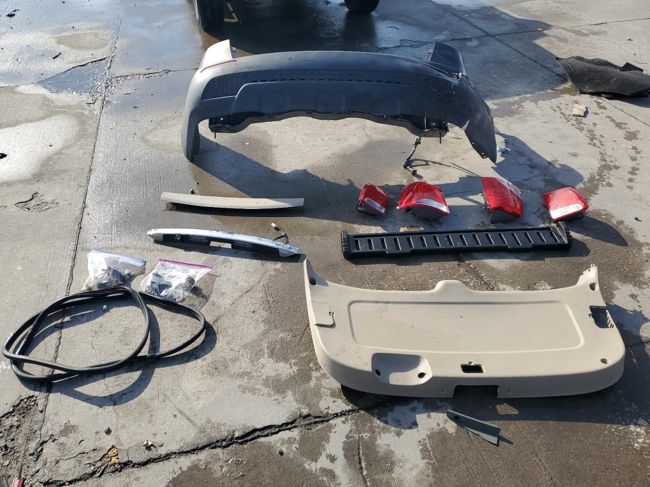 2013 KIA Sorento VIN 5XYKU3A62DG323726 Copart auction photo, rear end / side damage thumbnail 13