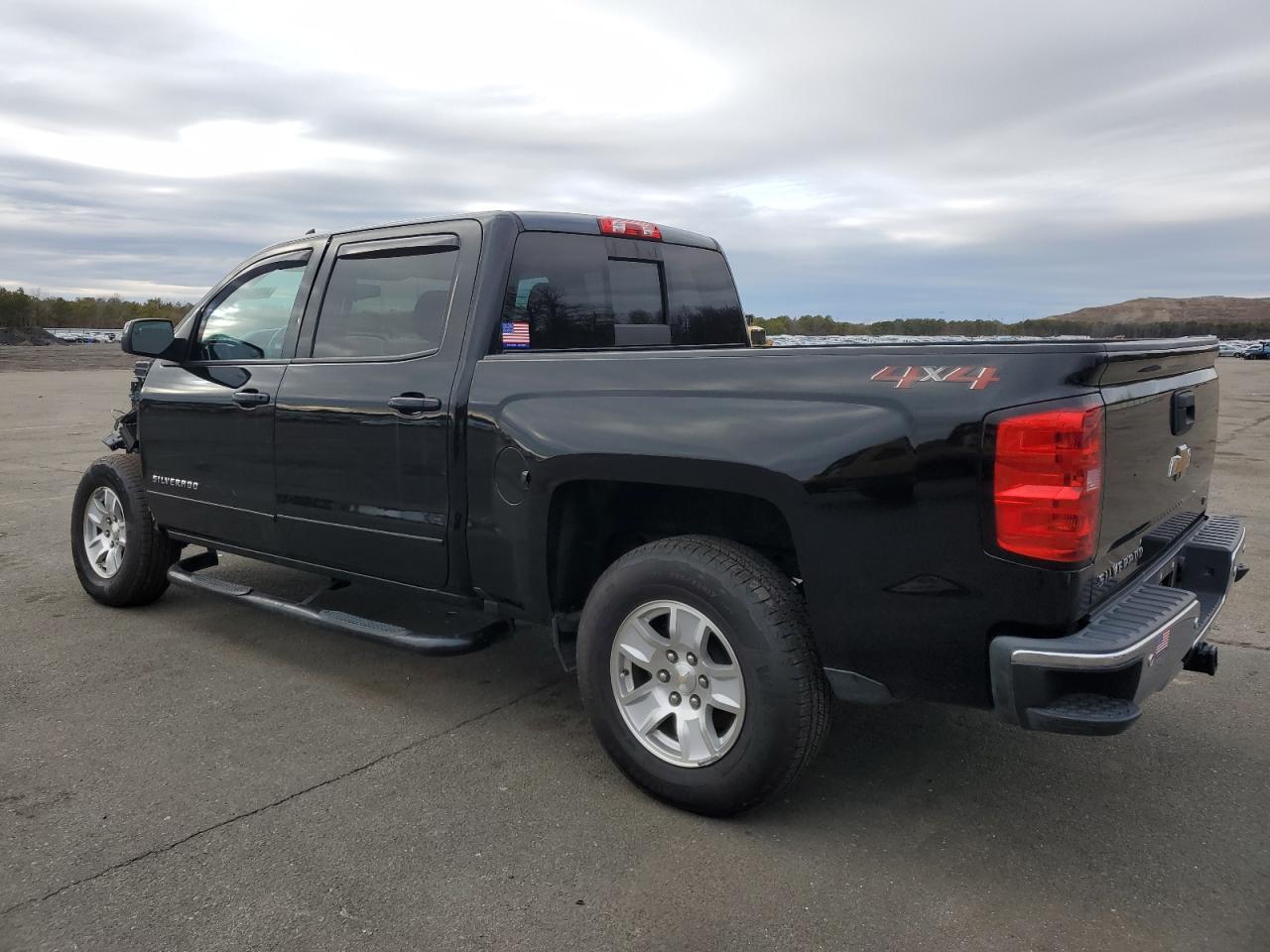 2018 Chevrolet Silverado VIN 3GCUKREC2JG608425 Copart auction photo, front end / minor dent/scratches damage thumbnail 2