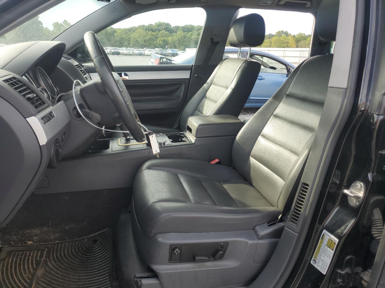 2009 Volkswagen Touareg VIN WVGBE77L09D015537 Copart auction photo, side / minor dent/scratches damage thumbnail 7