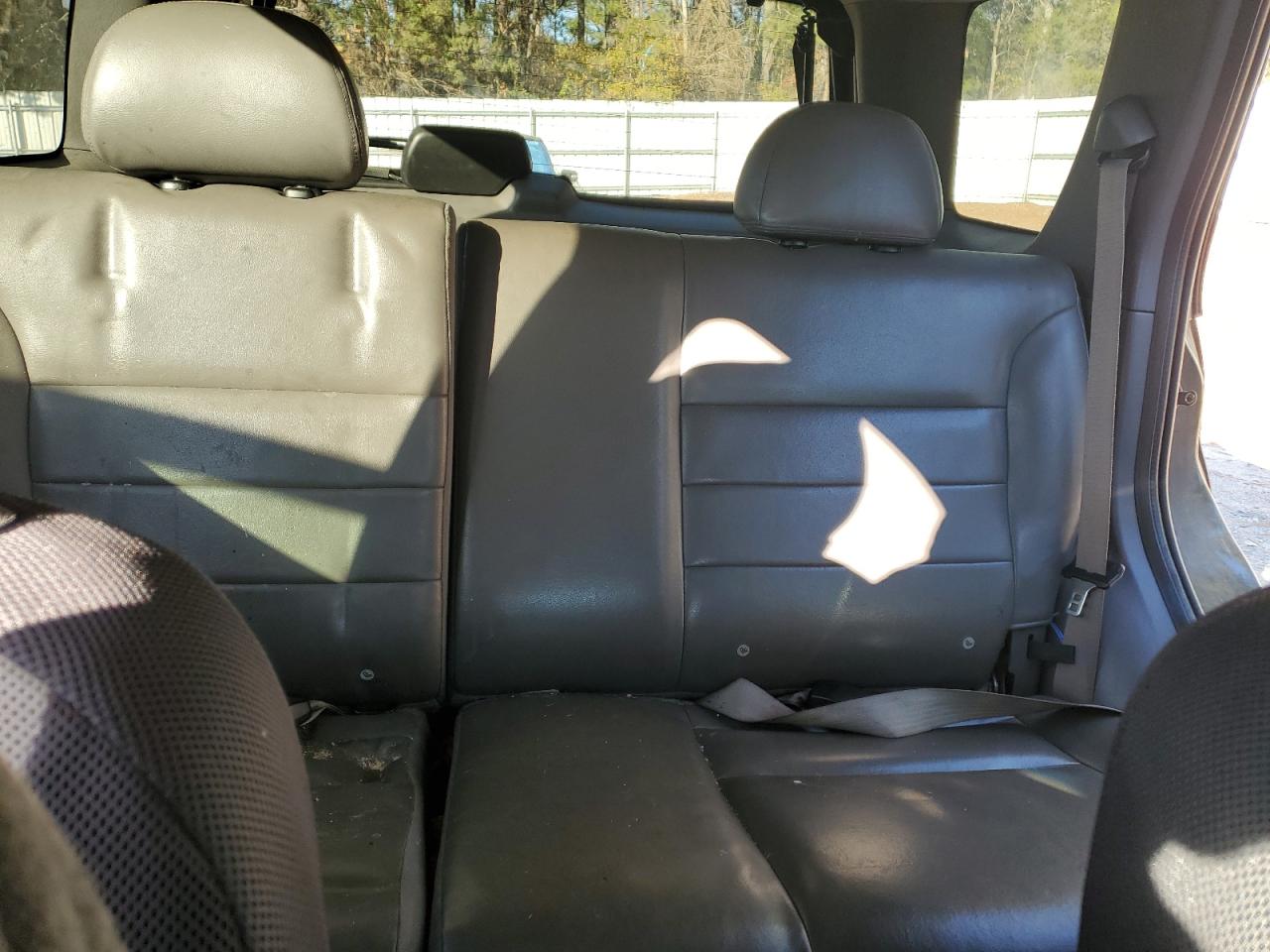 2002 Ford Escape VIN 1FMYU04102KD96010 Copart auction photo, side / front end damage thumbnail 10