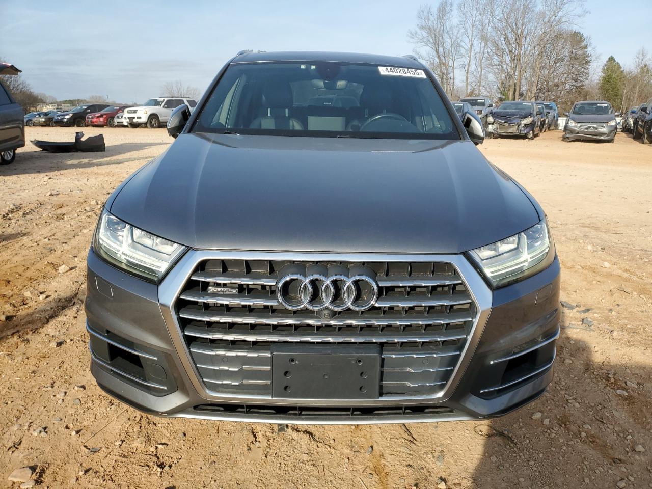 2017 Audi Q7 VIN WA1LAAF73HD021671 Copart auction photo, minor dent/scratches damage thumbnail 5