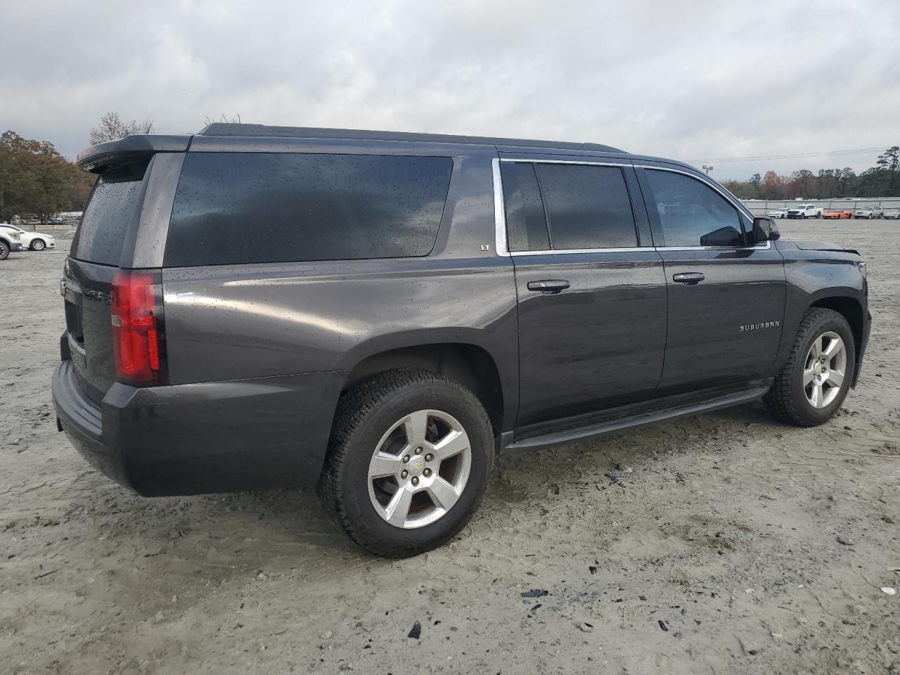 2015 Chevrolet Suburban VIN 1GNSCJKC2FR226548 Copart auction photo, front end / side damage thumbnail 3