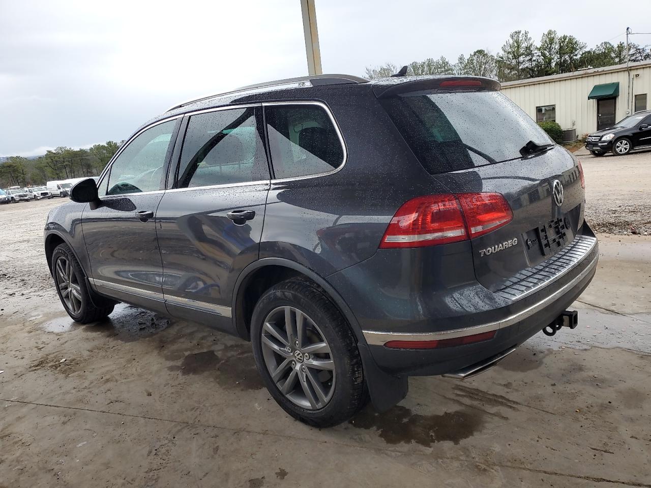 2015 Volkswagen Touareg VIN WVGEP9BP5FD002596 Copart auction photo, side / mechanical damage thumbnail 2