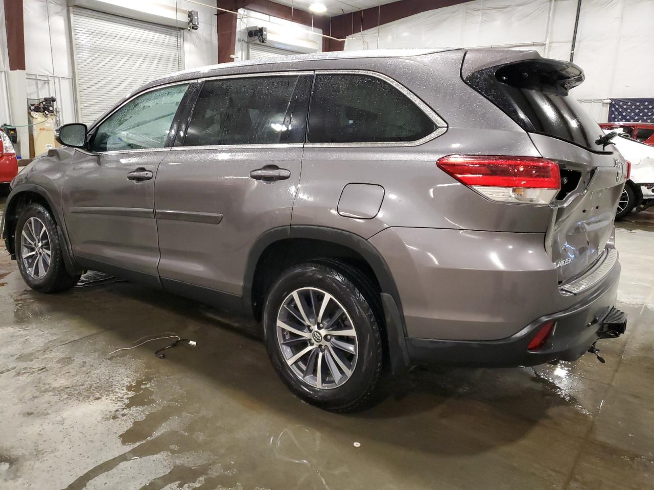 2019 Toyota Highlander VIN 5TDJZRFH9KS618624 Copart auction photo, front end / rear end damage thumbnail 2