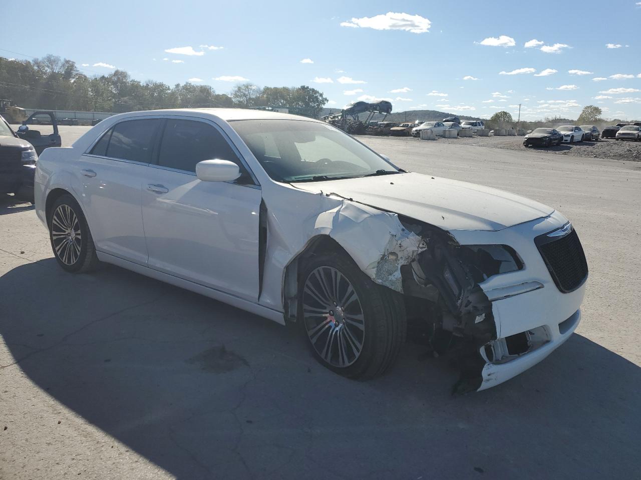 2014 Chrysler 300 VIN 2C3CCABG4EH119536 Copart auction photo, front end / minor dent/scratches damage thumbnail 4