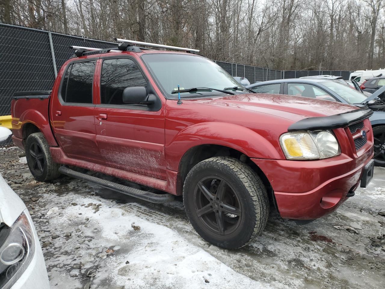 2005 Ford Explorer VIN 1FMDU77K55UA00643 Copart auction photo, front end damage thumbnail 4