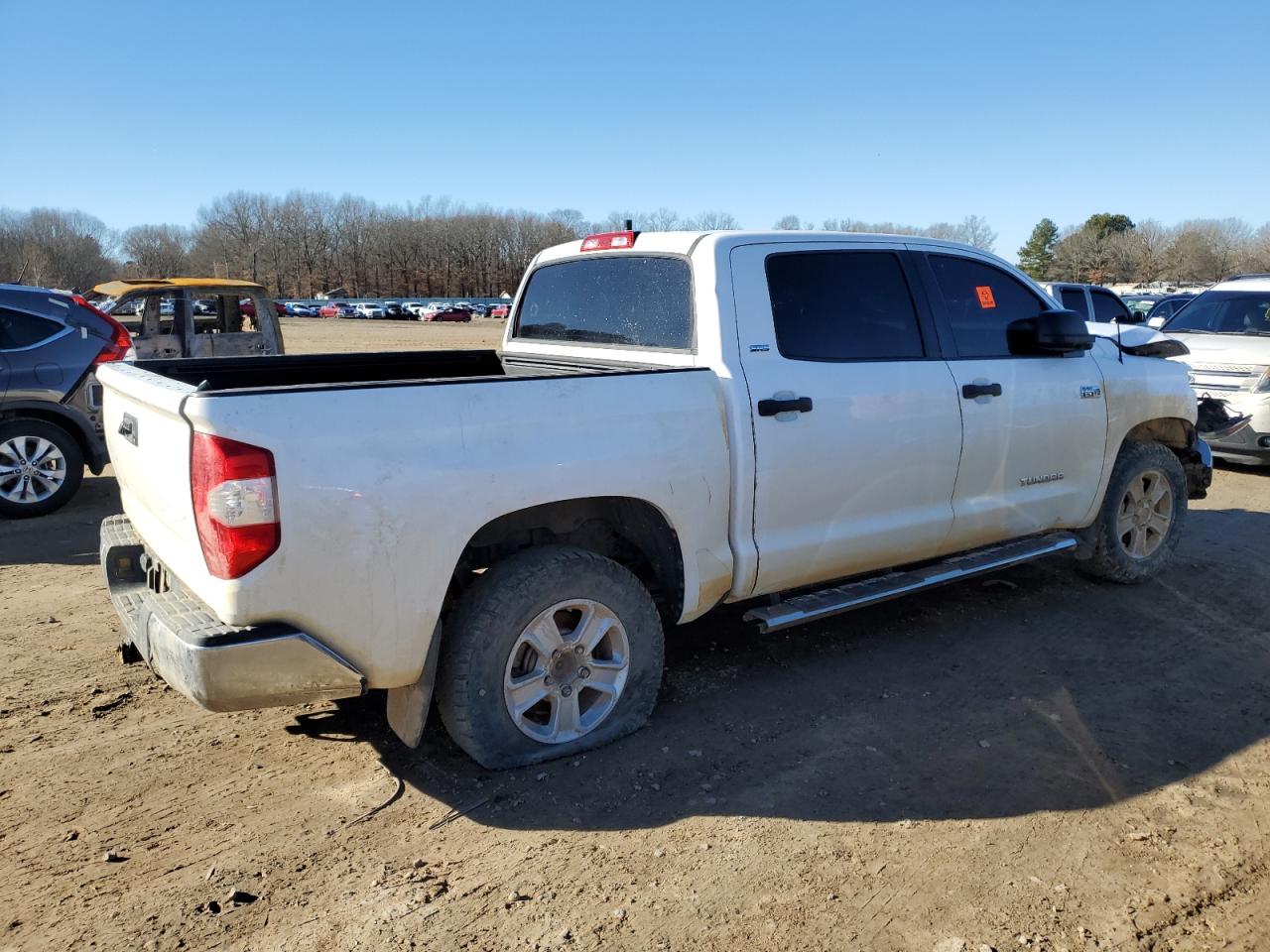 2015 Toyota Tundra VIN 5TFEY5F18FX182316 Copart auction photo, front end / minor dent/scratches damage thumbnail 3