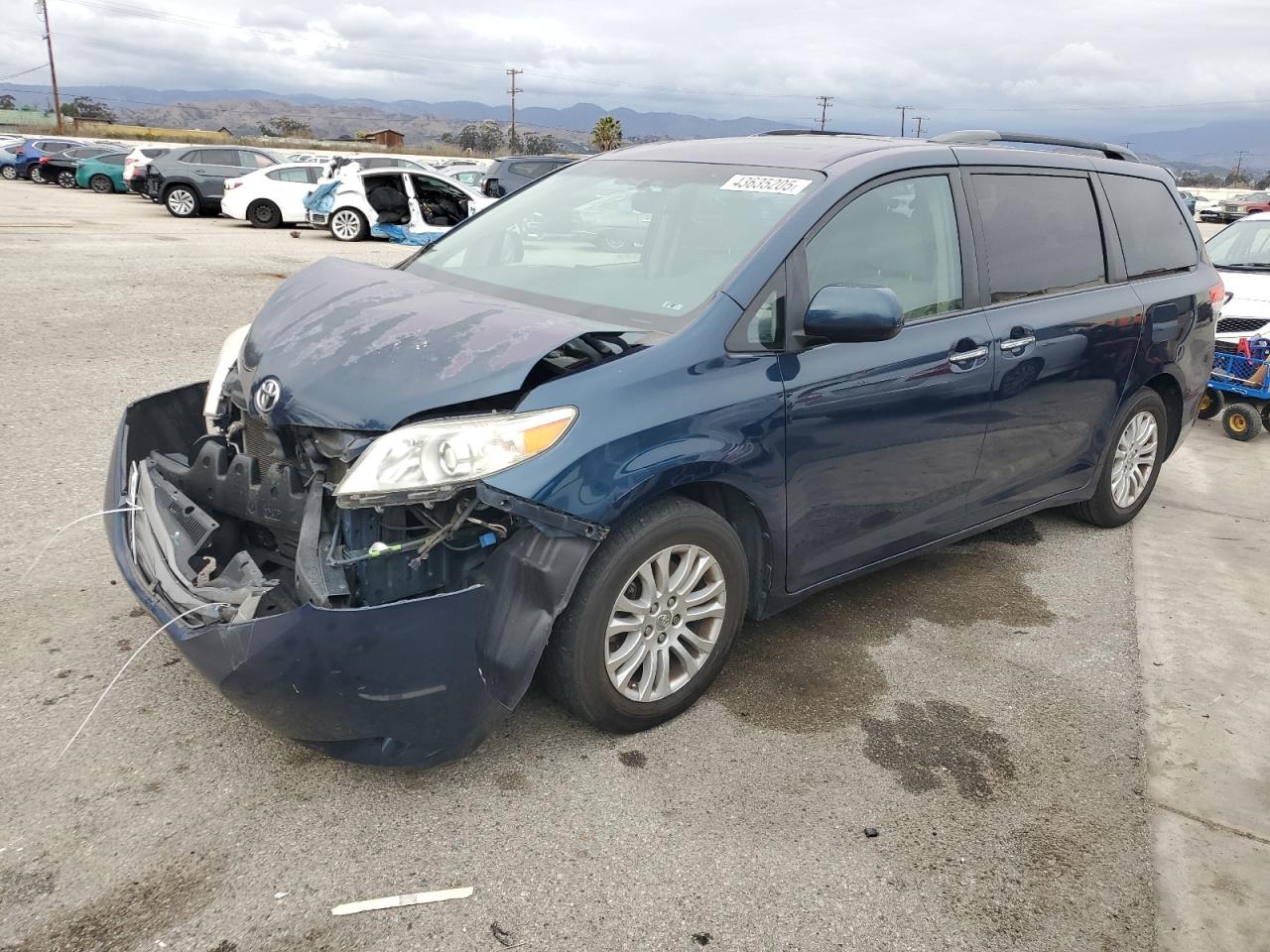 2011 Toyota Sienna VIN 5TDYK3DC9BS126733