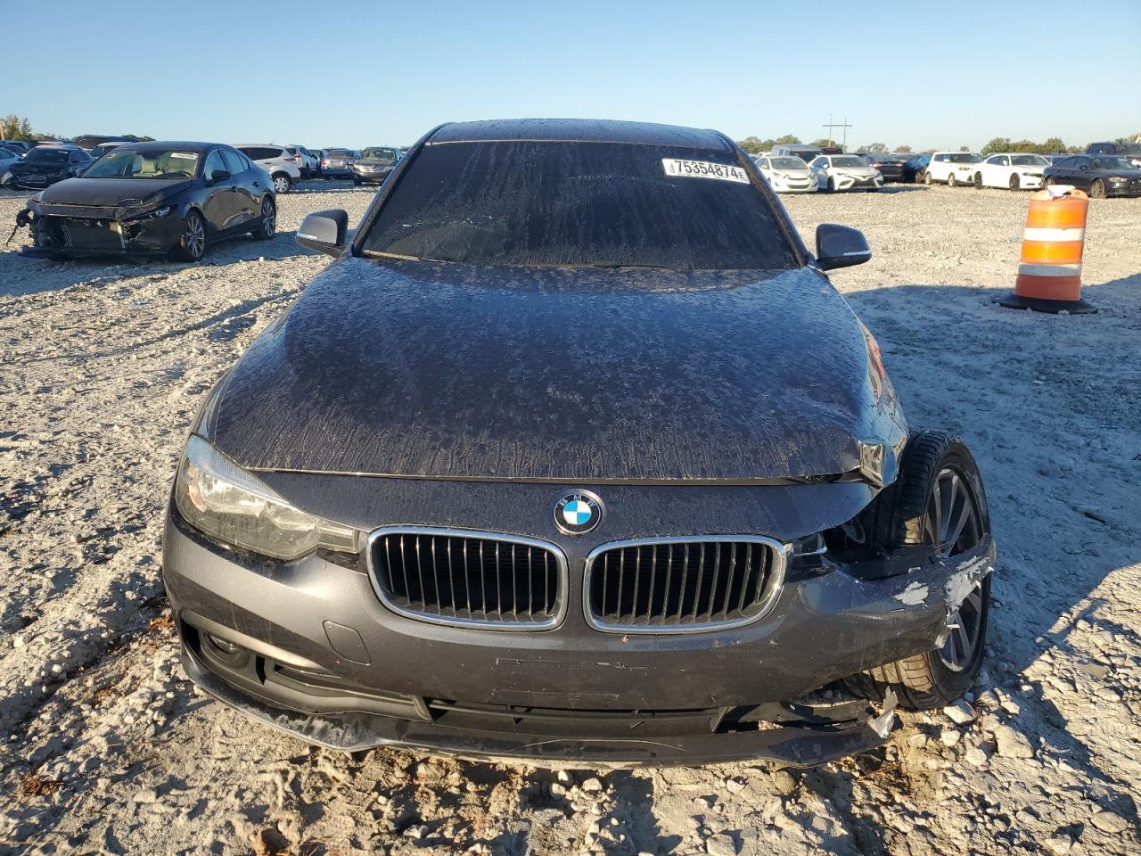 2017 BMW 3er VIN WBA8A9C58HK620071 Copart auction photo, front end / side damage thumbnail 5