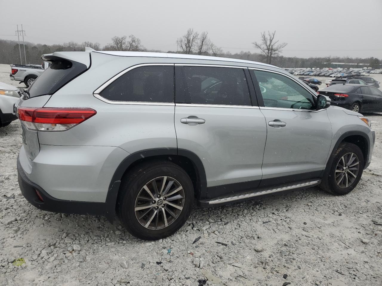 2019 Toyota Highlander VIN 5TDJZRFH8KS986759 Copart auction photo, all over damage thumbnail 3