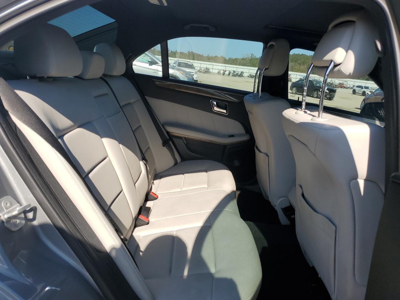 2010 Mercedes-Benz E-klasse VIN WDDHF5GB7AA049350 Copart auction photo, water/flood damage thumbnail 10